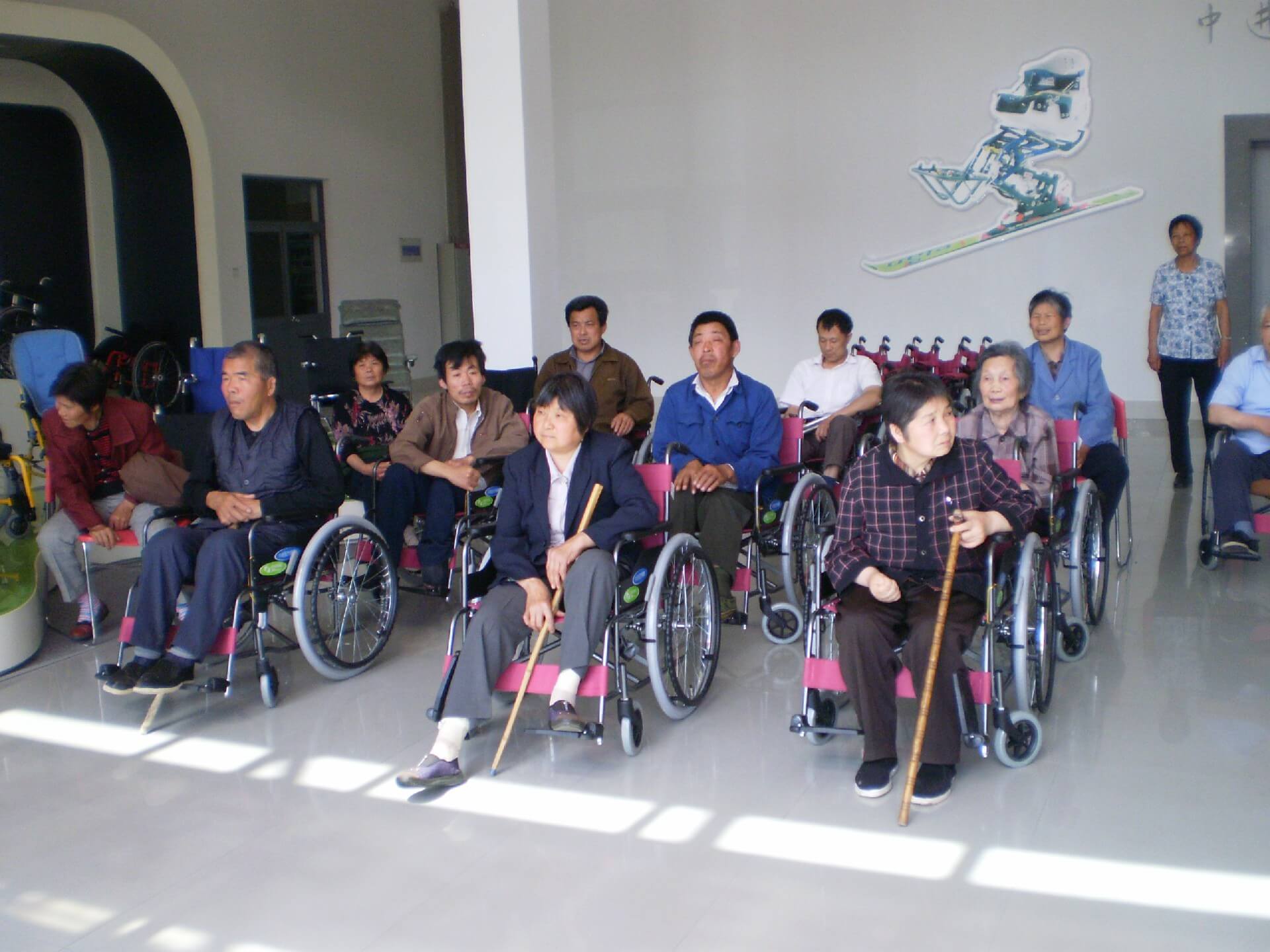1582769409179432.jpg 更換新的輪椅.JPG